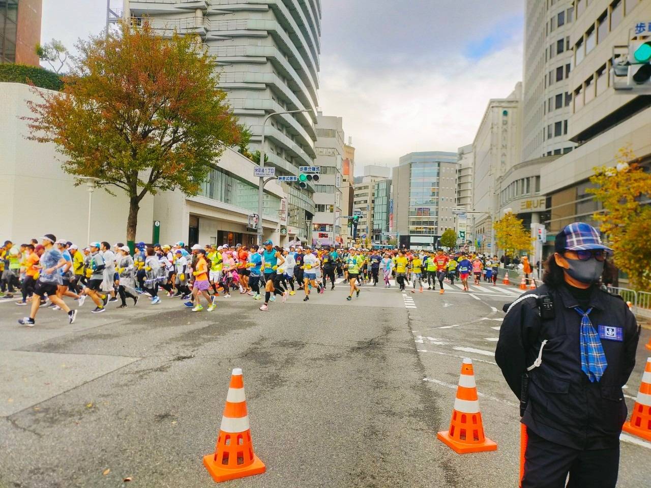 【神戸マラソン】　大イベント神戸マラソンへ神戸タータン警備スタッフが大出動！