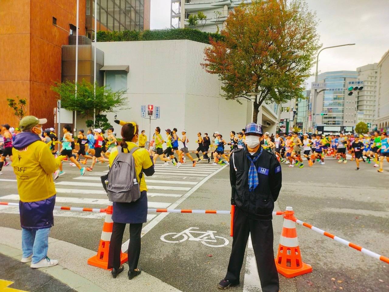 【神戸マラソン】　大イベント神戸マラソンへ神戸タータン警備スタッフが大出動！